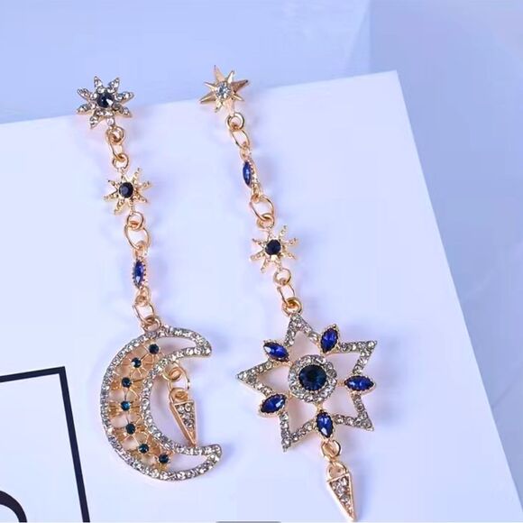 🌙⭐ Stunning Blue Faux Sapphire & Cubic Zirconia Star & Moon Drop Earrings ⭐🌙 - Picture 3 of 8